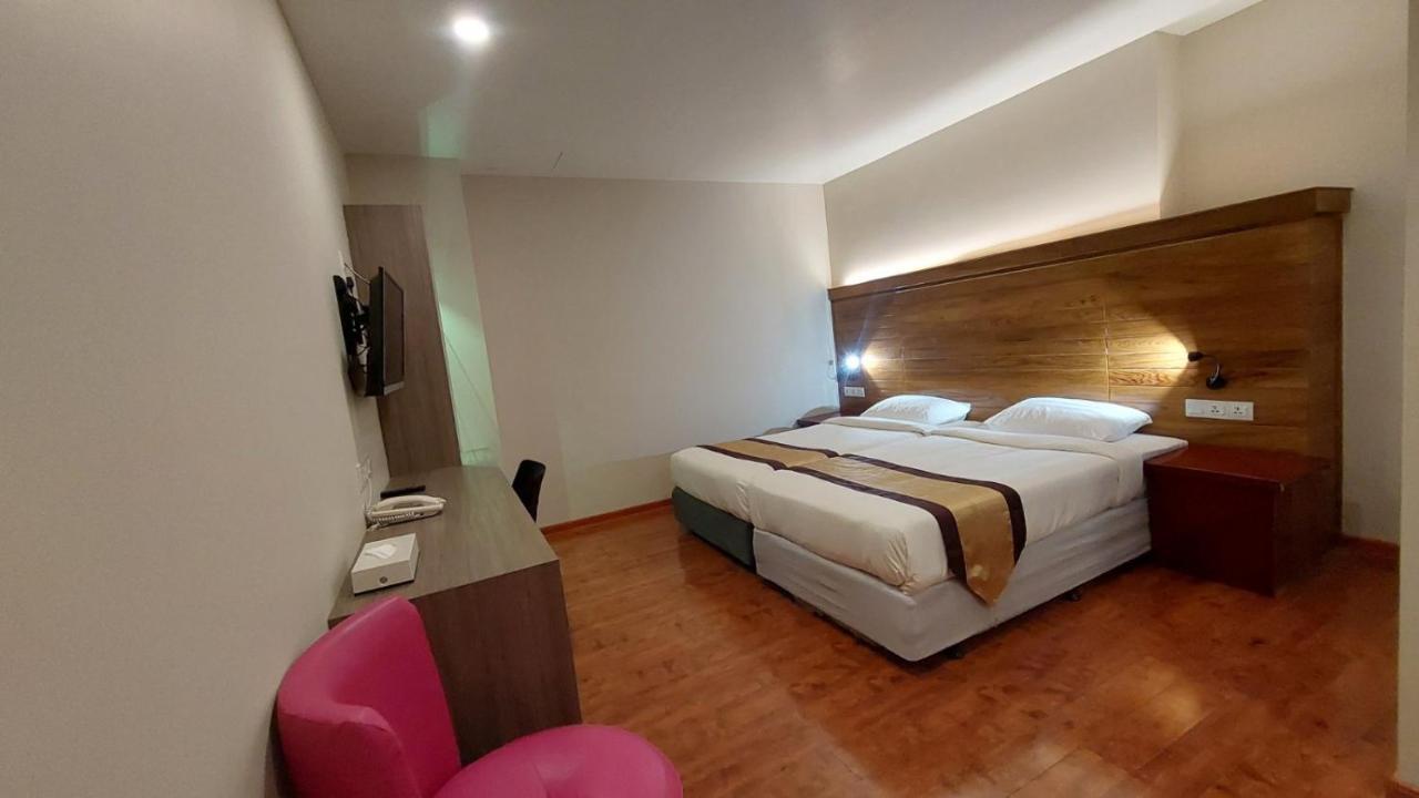 Hotel Grand Galaxy Yangon Esterno foto